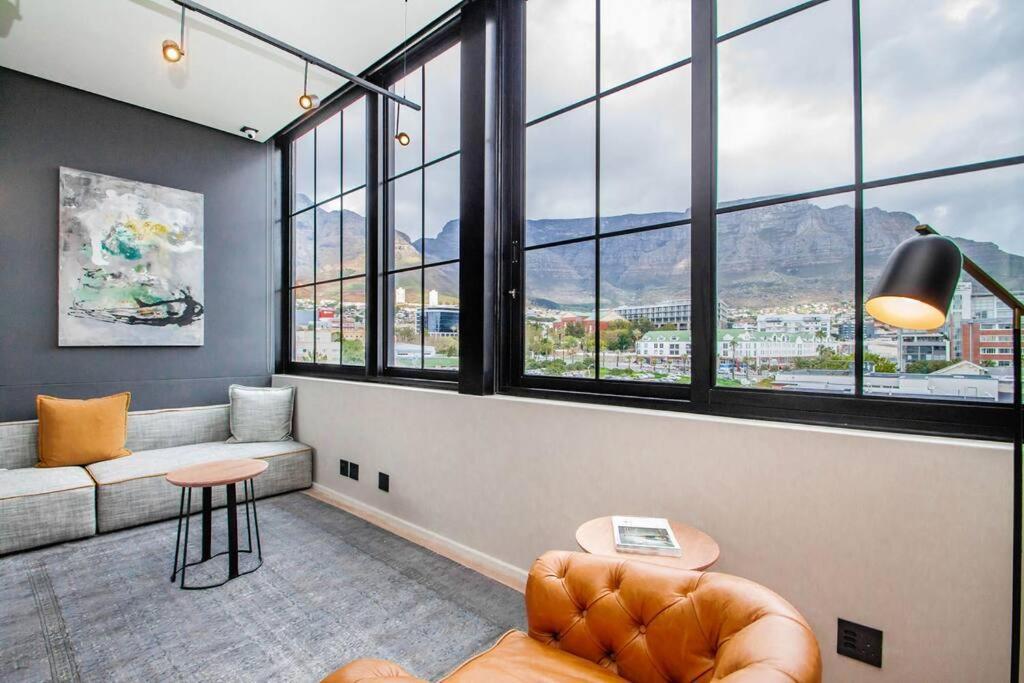 Luxury Urban Living At The Harri Apartment